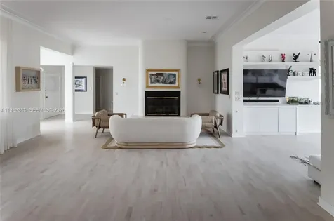 950 S Southlake Drive Hollywood FL 33019