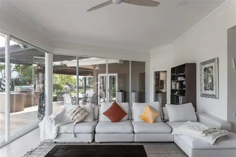 950 S Southlake Drive Hollywood FL 33019