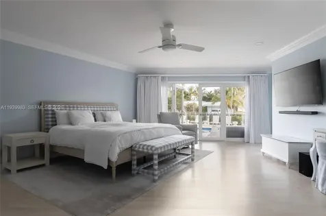 950 S Southlake Drive Hollywood FL 33019