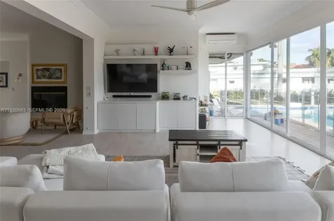 950 S Southlake Drive Hollywood FL 33019