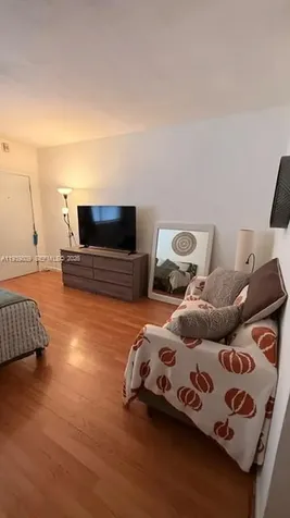 653 Michigan Avenue Miami Beach FL 33139