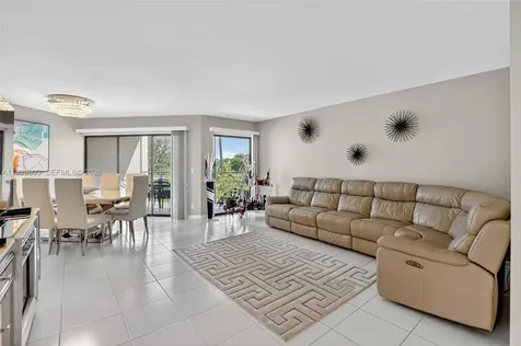 5901 Camino Del Sol Boca Raton FL 33433