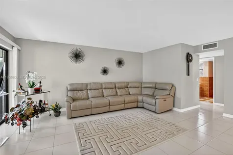 5901 Camino Del Sol Boca Raton FL 33433