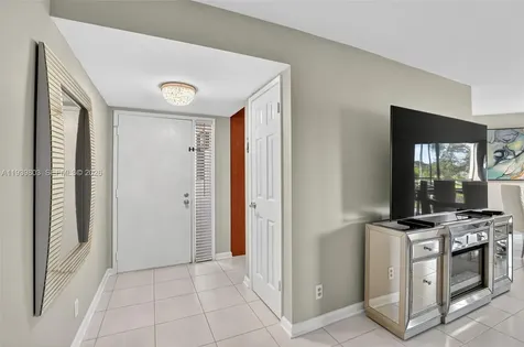 5901 Camino Del Sol Boca Raton FL 33433