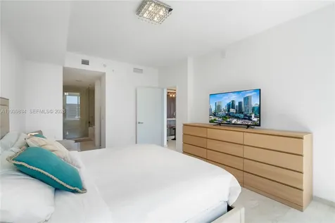 88 SW 7 Street Miami FL 33130