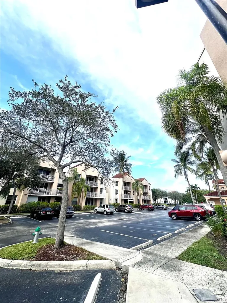 2711 Ocean Club Boulevard Hollywood FL 33019