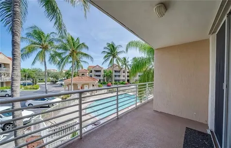 2711 Ocean Club Boulevard Hollywood FL 33019