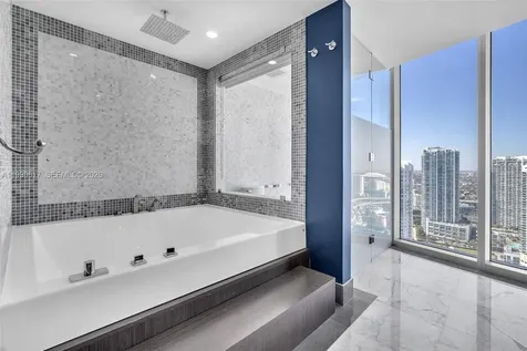 200 Biscayne Boulevard Way Miami FL 33131