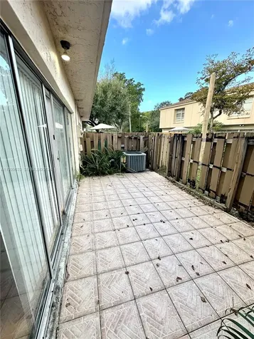 8253 NW 8th Place Plantation FL 33324