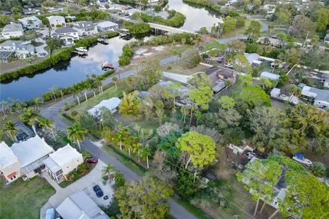 302 5th Street SW Other City - In The State Of Florida FL 33570