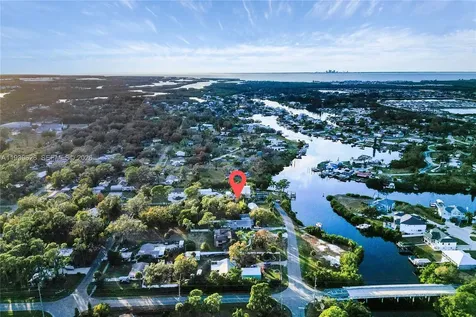 302 5th Street SW Other City - In The State Of Florida FL 33570