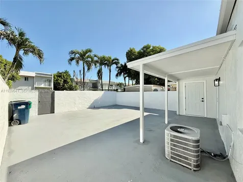 11240 SW 33rd Cir Place Miami FL 33165
