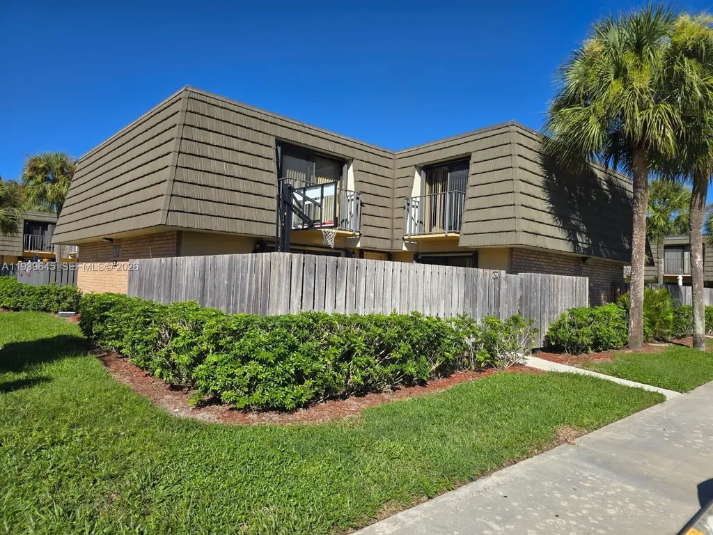 629 6th Way West Palm Beach FL 33407