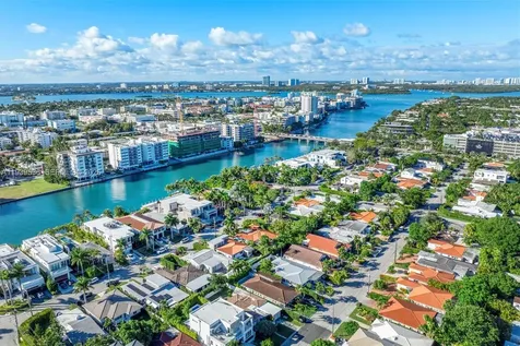 9424 - 9432 Carlyle Avenue Surfside FL 33154