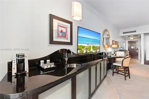 4391 Collins Avenue Miami Beach FL 33140