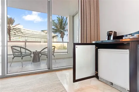 4391 Collins Avenue Miami Beach FL 33140