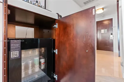 4391 Collins Avenue Miami Beach FL 33140