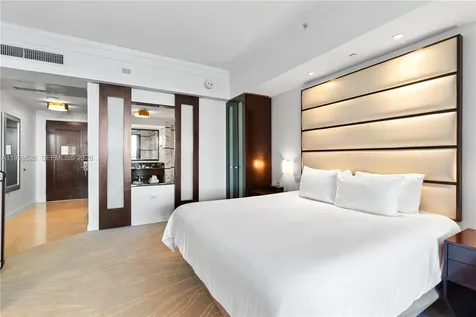 4391 Collins Avenue Miami Beach FL 33140