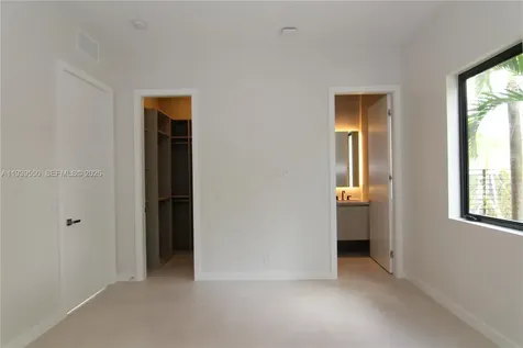 3540 Oak Avenue Miami FL 33133
