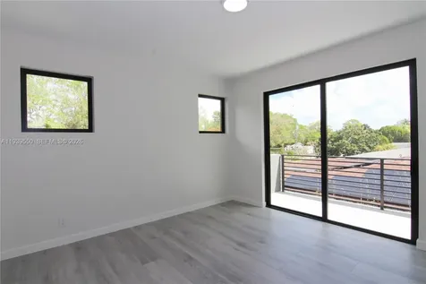 3540 Oak Avenue Miami FL 33133