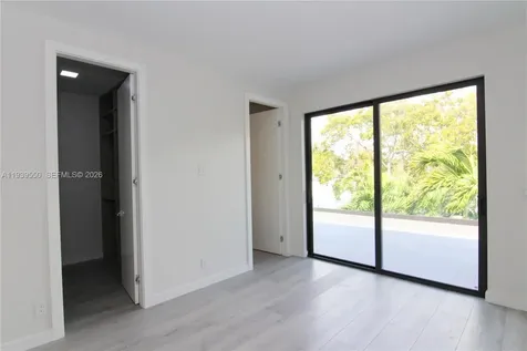 3540 Oak Avenue Miami FL 33133