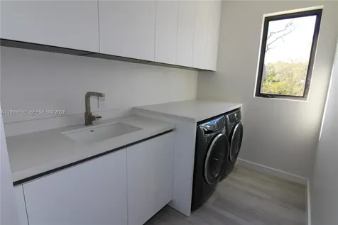 3540 Oak Avenue Miami FL 33133
