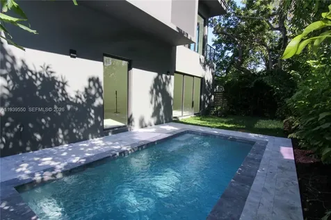 3540 Oak Avenue Miami FL 33133