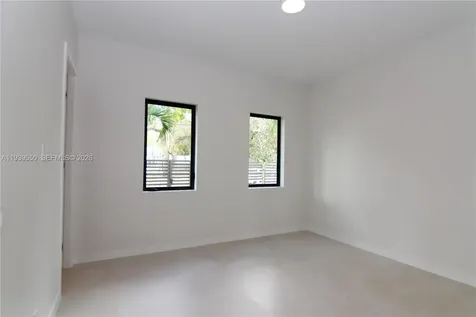 3540 Oak Avenue Miami FL 33133