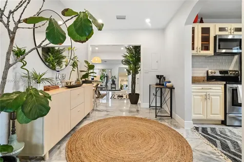 5841 SW 58th Terrace South Miami FL 33143