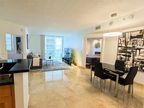 5085 NW 7th Street Miami FL 33126