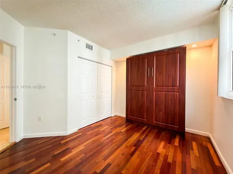 5085 NW 7th Street Miami FL 33126