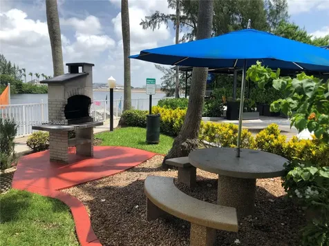 5085 NW 7th Street Miami FL 33126