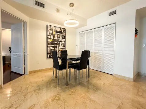 5085 NW 7th Street Miami FL 33126
