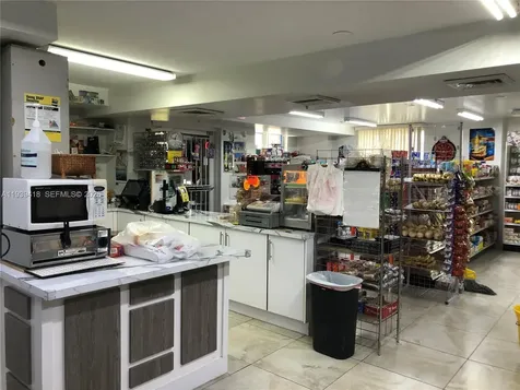 5085 NW 7th Street Miami FL 33126