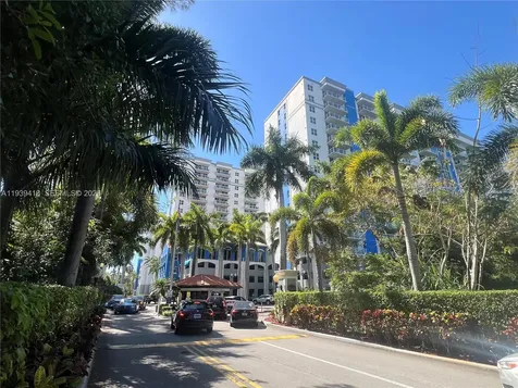5085 NW 7th Street Miami FL 33126