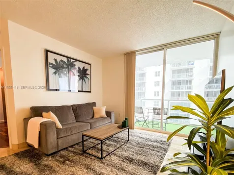 5085 NW 7th Street Miami FL 33126