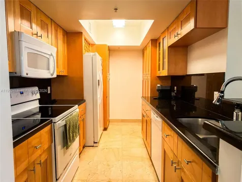 5085 NW 7th Street Miami FL 33126