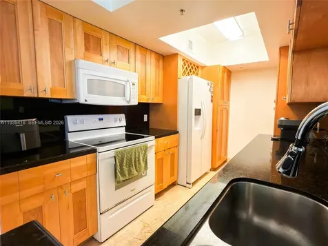 5085 NW 7th Street Miami FL 33126
