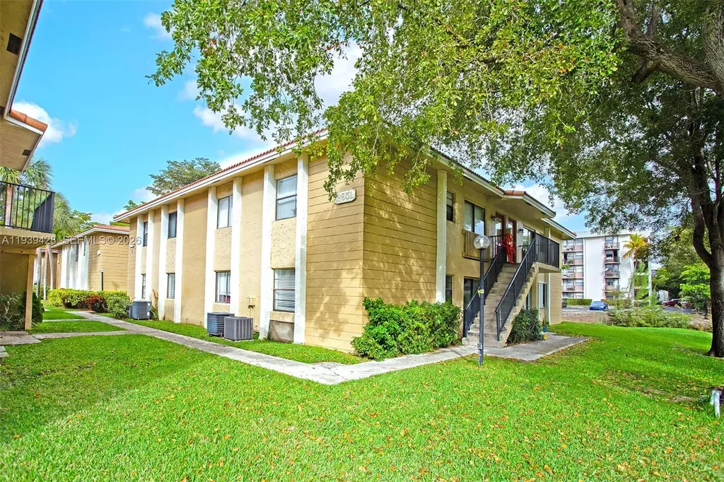 2651 Riverside Drive Coral Springs FL 33065