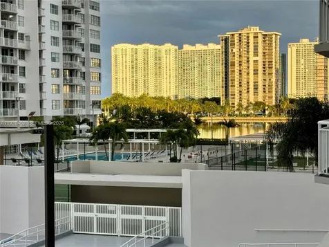 18021 Biscayne Boulevard Aventura FL 33160