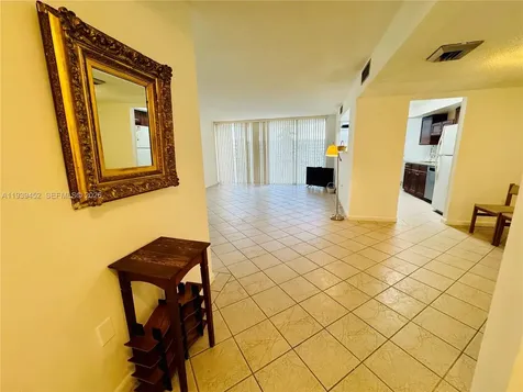 18021 Biscayne Boulevard Aventura FL 33160