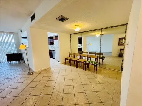 18021 Biscayne Boulevard Aventura FL 33160
