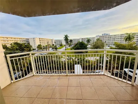 18021 Biscayne Boulevard Aventura FL 33160
