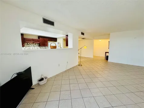18021 Biscayne Boulevard Aventura FL 33160