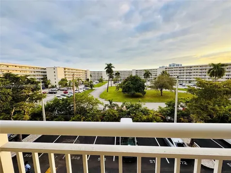 18021 Biscayne Boulevard Aventura FL 33160