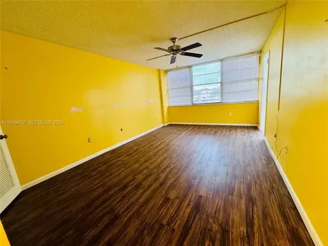 18021 Biscayne Boulevard Aventura FL 33160