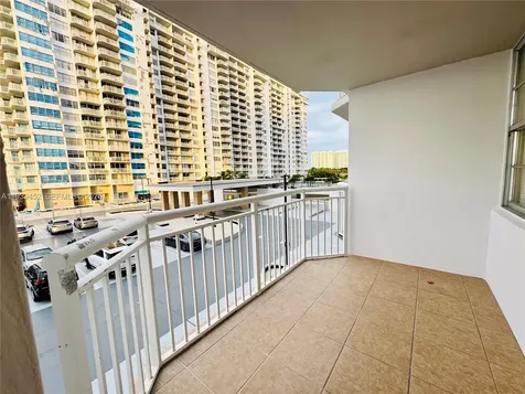 18021 Biscayne Boulevard Aventura FL 33160