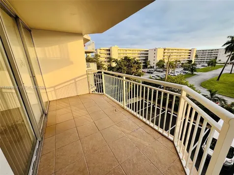 18021 Biscayne Boulevard Aventura FL 33160