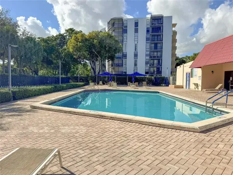 3301 N Country Club Drive Aventura FL 33180