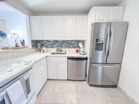 3301 N Country Club Drive Aventura FL 33180